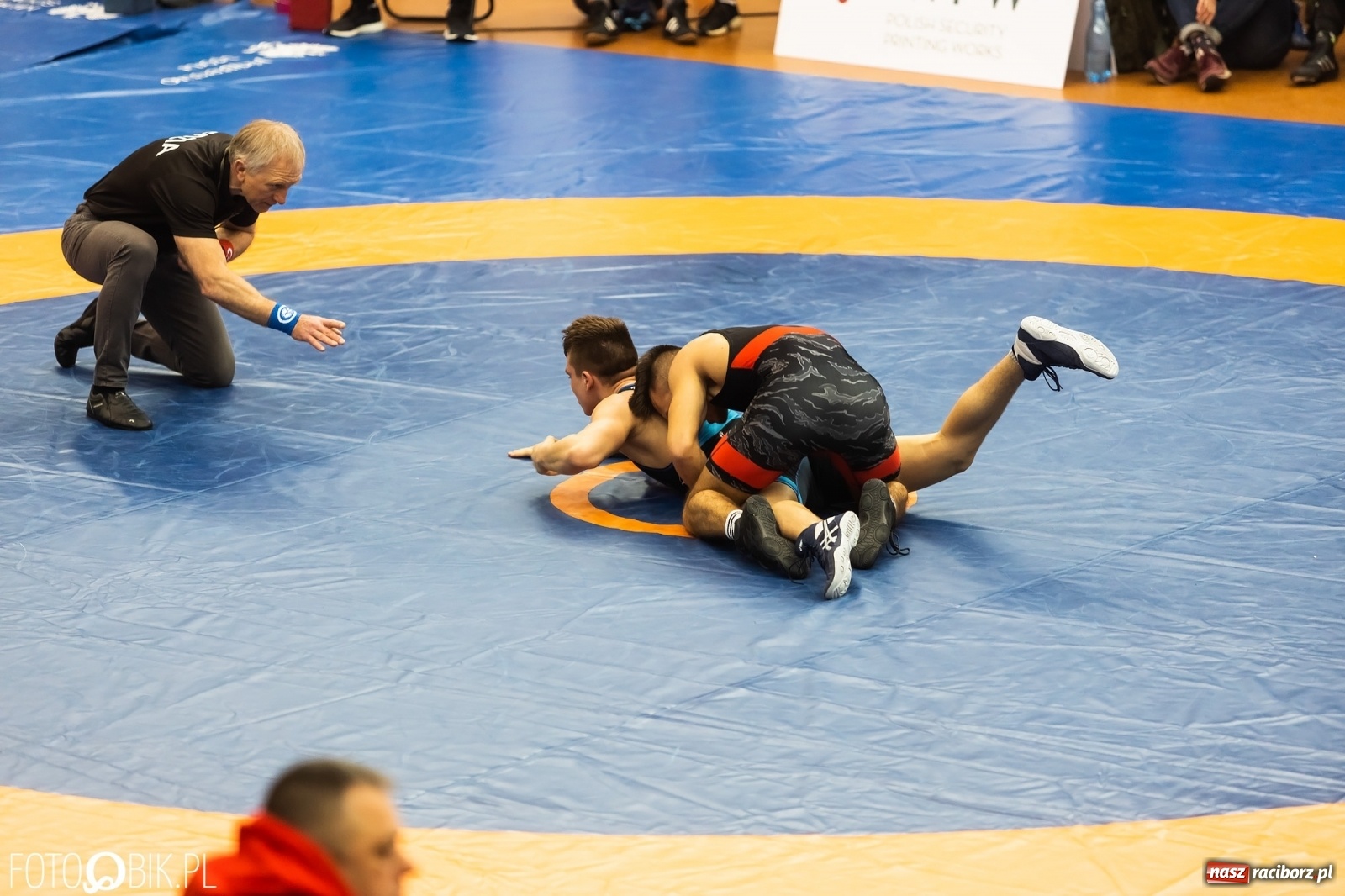 Zdjęcie w galerii na portalu naszraciborz.pl: W Arenie Rafako trwają Mistrzostwa Polski Juniorów w Zapasach wiadomości z regionu