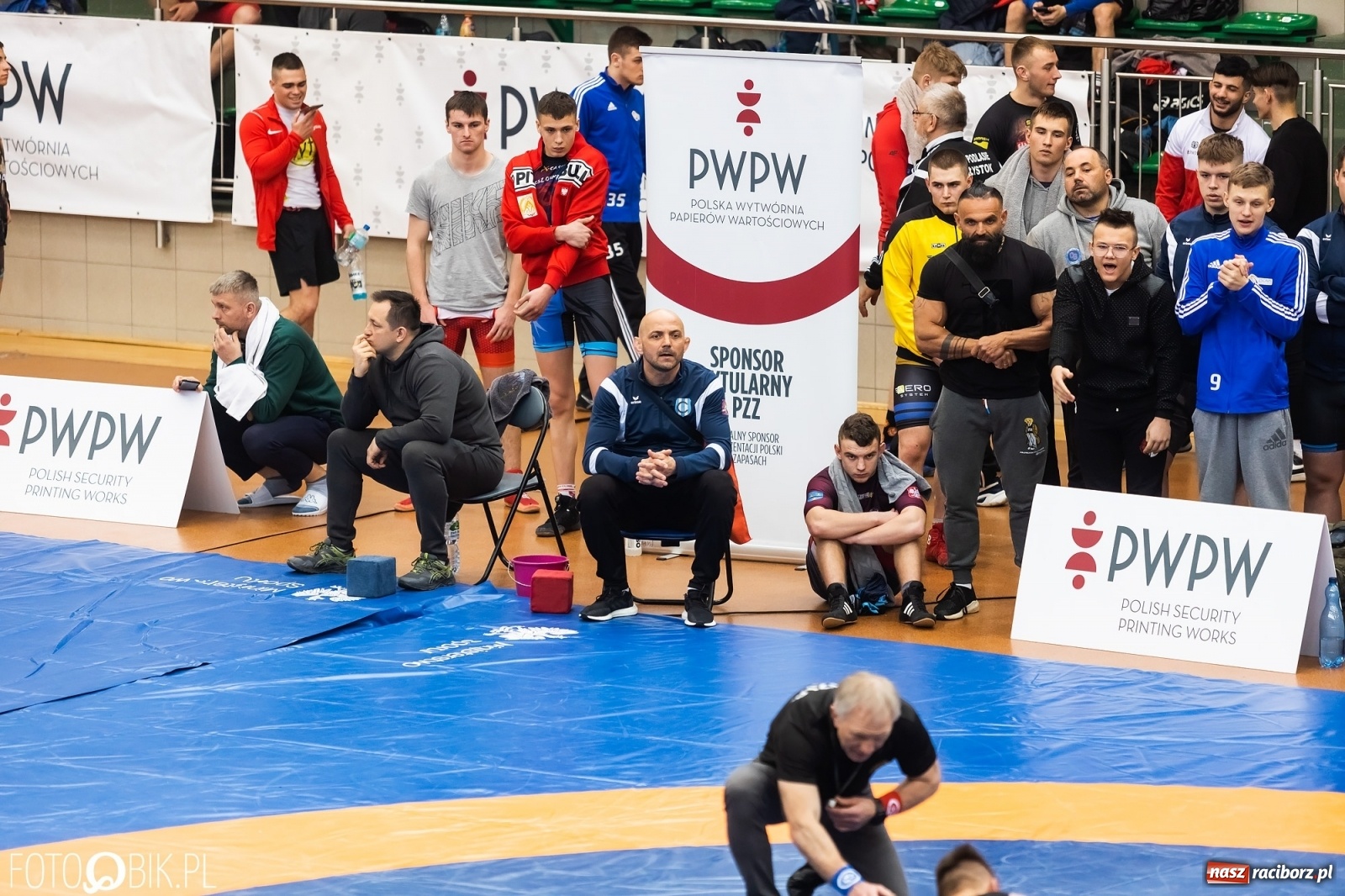 Zdjęcie w galerii na portalu naszraciborz.pl: W Arenie Rafako trwają Mistrzostwa Polski Juniorów w Zapasach wiadomości z regionu