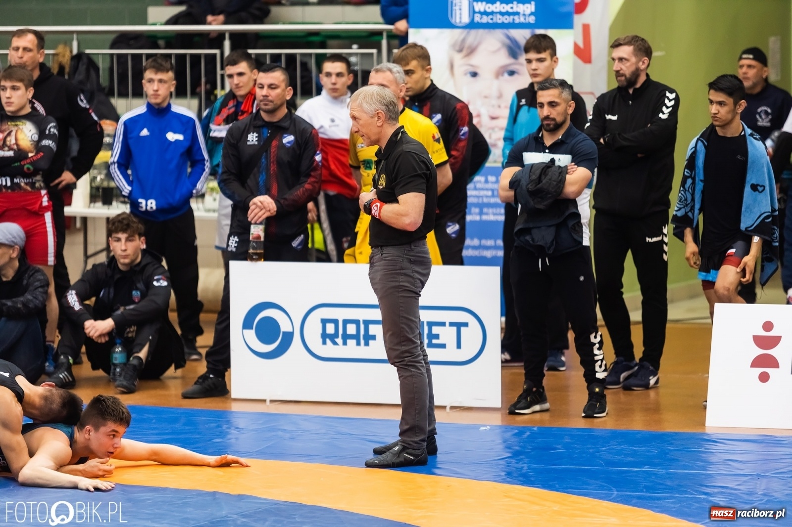 Zdjęcie w galerii na portalu naszraciborz.pl: W Arenie Rafako trwają Mistrzostwa Polski Juniorów w Zapasach wiadomości z regionu