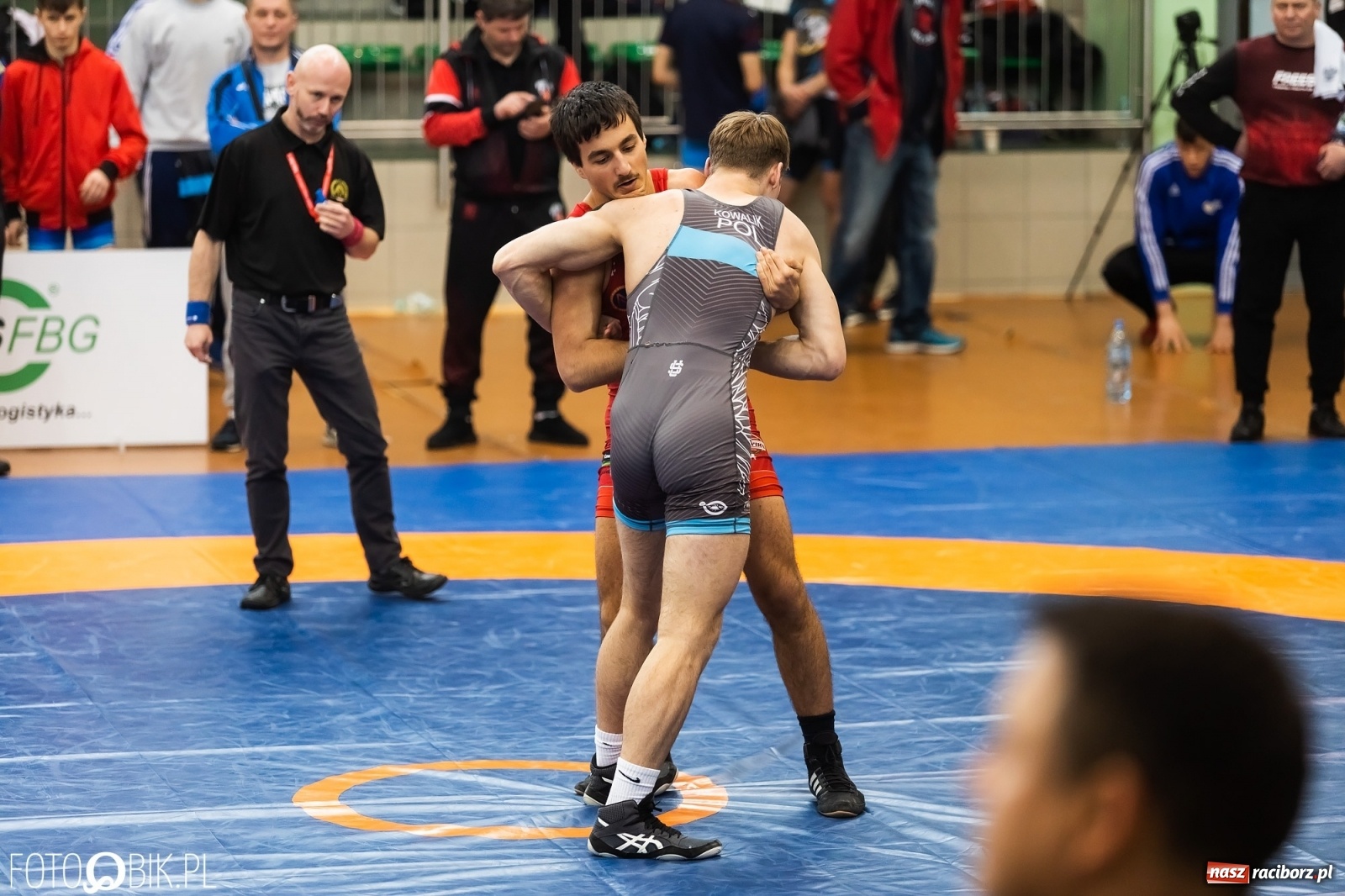 Zdjęcie w galerii na portalu naszraciborz.pl: W Arenie Rafako trwają Mistrzostwa Polski Juniorów w Zapasach wiadomości z regionu