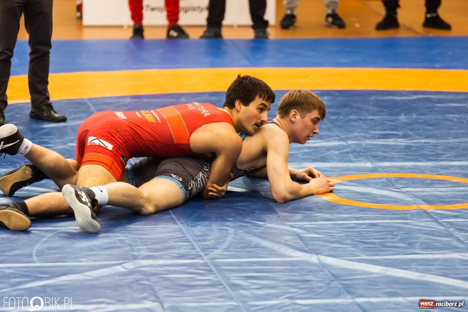 Zdjęcie w galerii na portalu naszraciborz.pl: W Arenie Rafako trwają Mistrzostwa Polski Juniorów w Zapasach wiadomości z regionu