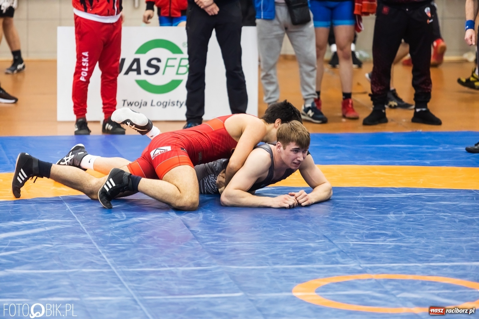 Zdjęcie w galerii na portalu naszraciborz.pl: W Arenie Rafako trwają Mistrzostwa Polski Juniorów w Zapasach wiadomości z regionu