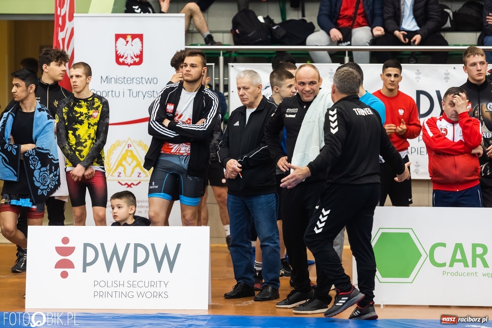 Zdjęcie w galerii na portalu naszraciborz.pl: W Arenie Rafako trwają Mistrzostwa Polski Juniorów w Zapasach wiadomości z regionu