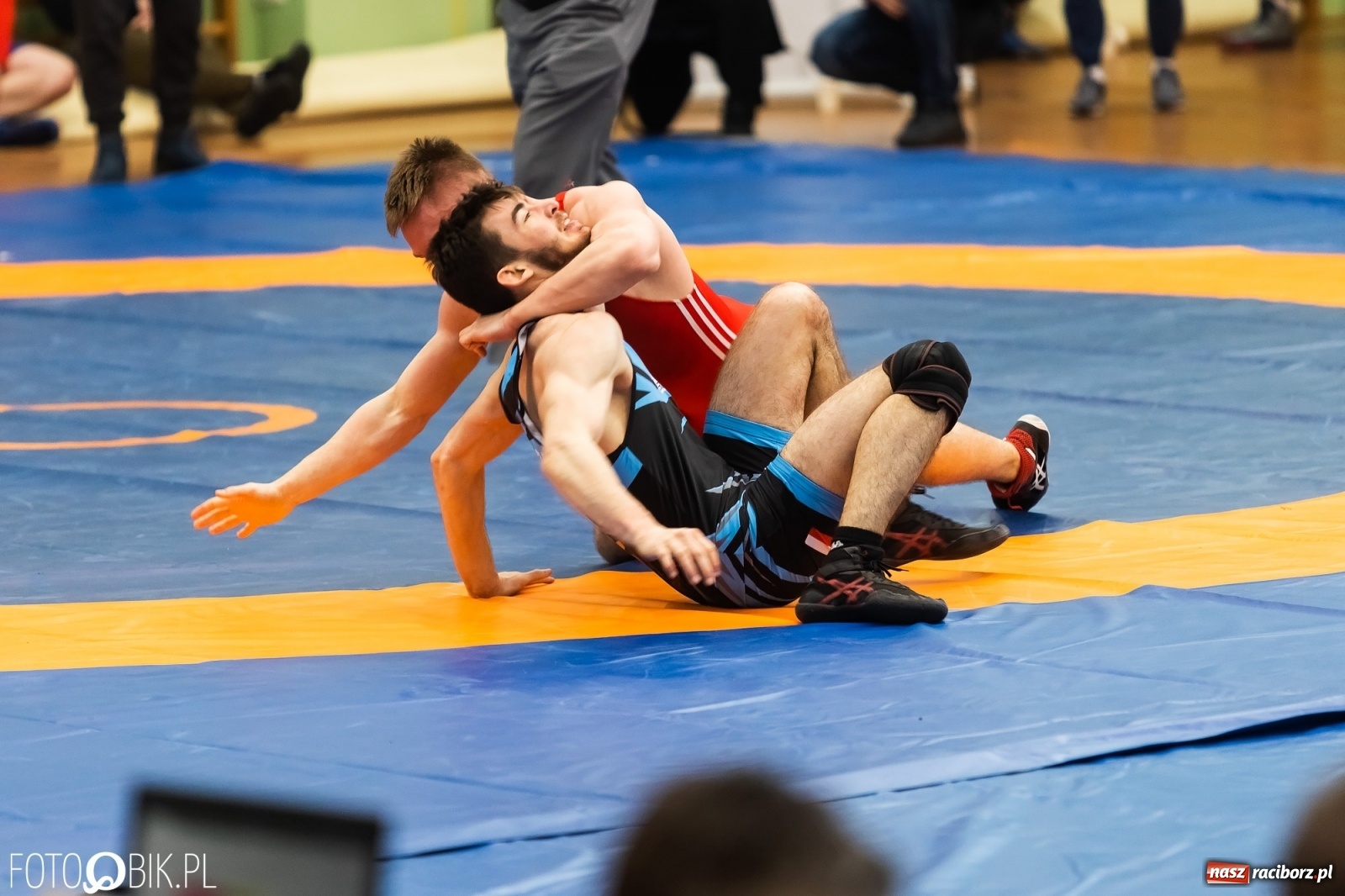 Zdjęcie w galerii na portalu naszraciborz.pl: W Arenie Rafako trwają Mistrzostwa Polski Juniorów w Zapasach wiadomości z regionu