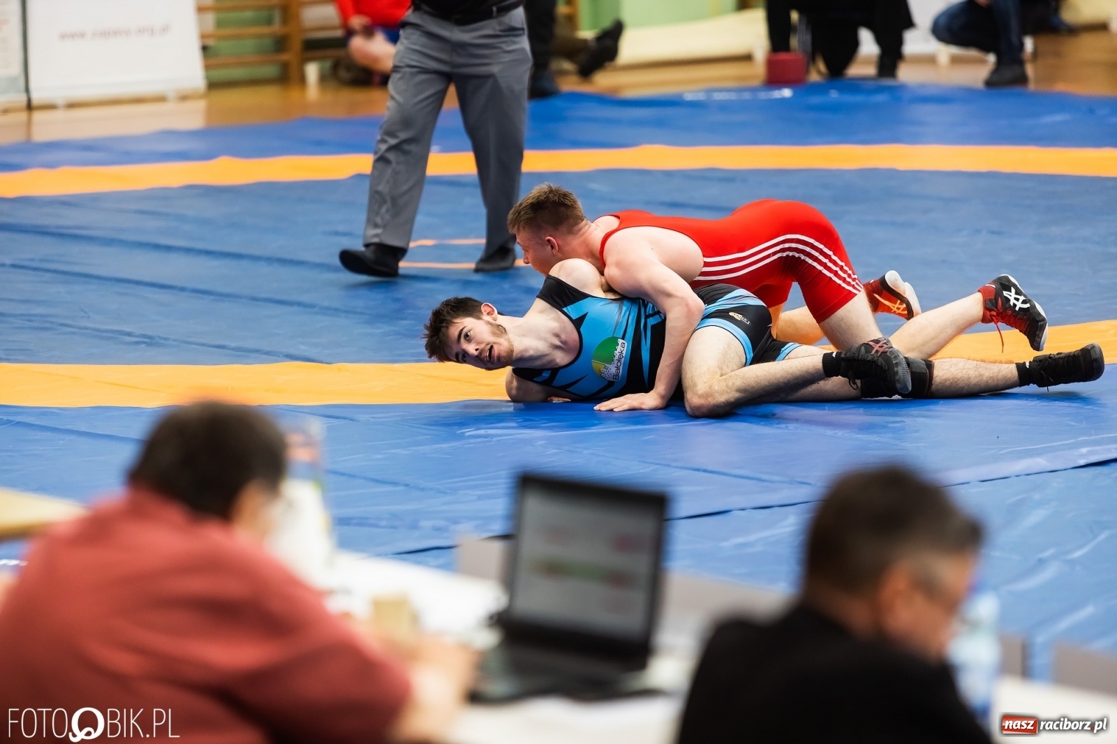 Zdjęcie w galerii na portalu naszraciborz.pl: W Arenie Rafako trwają Mistrzostwa Polski Juniorów w Zapasach wiadomości z regionu