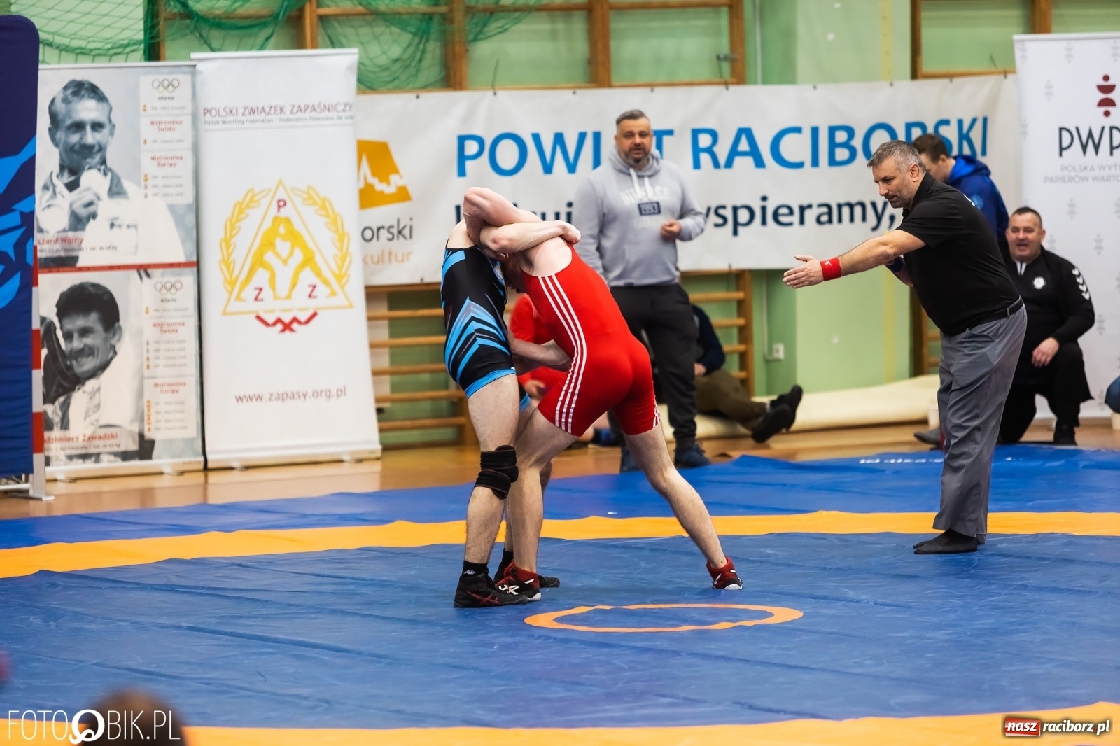 Zdjęcie w galerii na portalu naszraciborz.pl: W Arenie Rafako trwają Mistrzostwa Polski Juniorów w Zapasach wiadomości z regionu