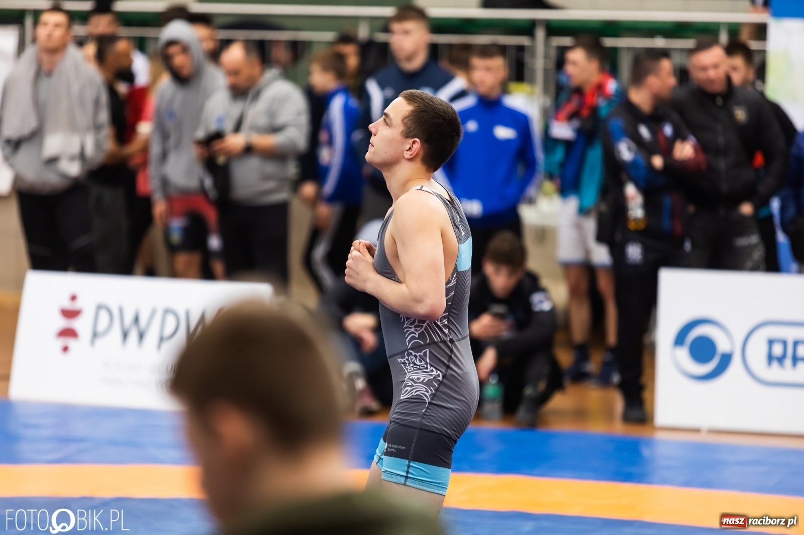 Zdjęcie w galerii na portalu naszraciborz.pl: W Arenie Rafako trwają Mistrzostwa Polski Juniorów w Zapasach wiadomości z regionu