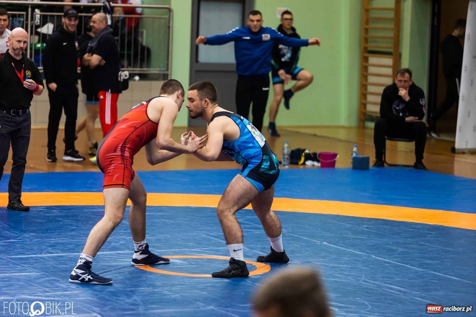Zdjęcie w galerii na portalu naszraciborz.pl: W Arenie Rafako trwają Mistrzostwa Polski Juniorów w Zapasach wiadomości z regionu