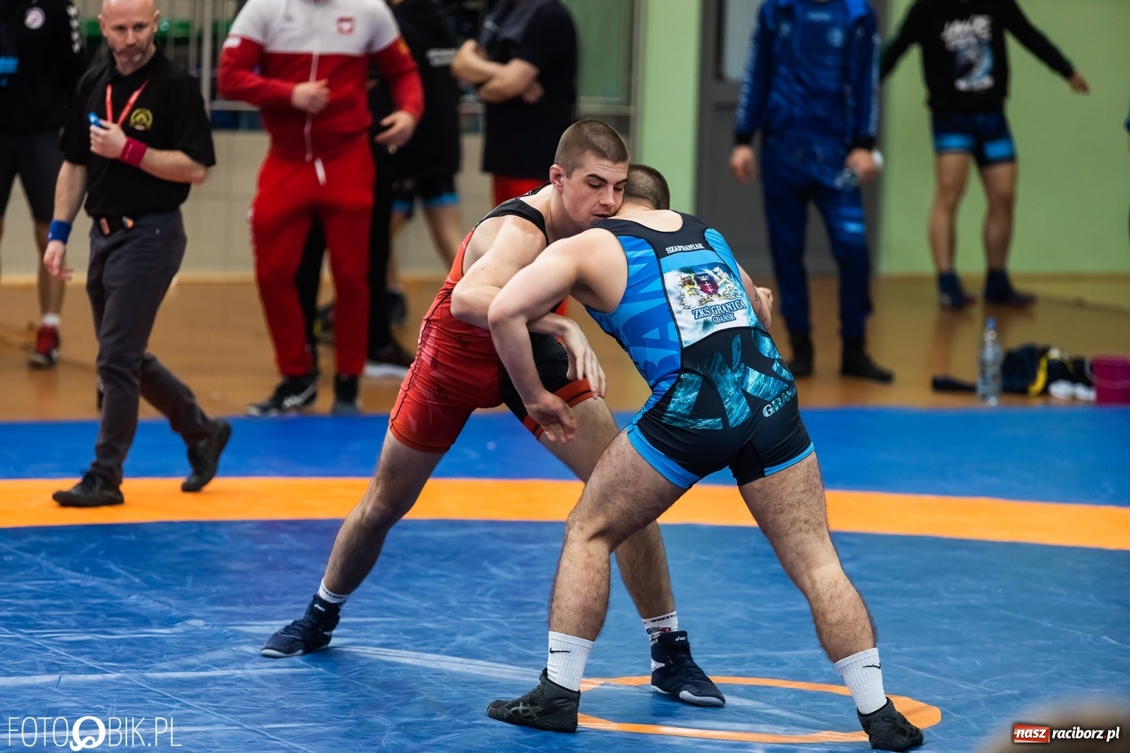 Zdjęcie w galerii na portalu naszraciborz.pl: W Arenie Rafako trwają Mistrzostwa Polski Juniorów w Zapasach wiadomości z regionu