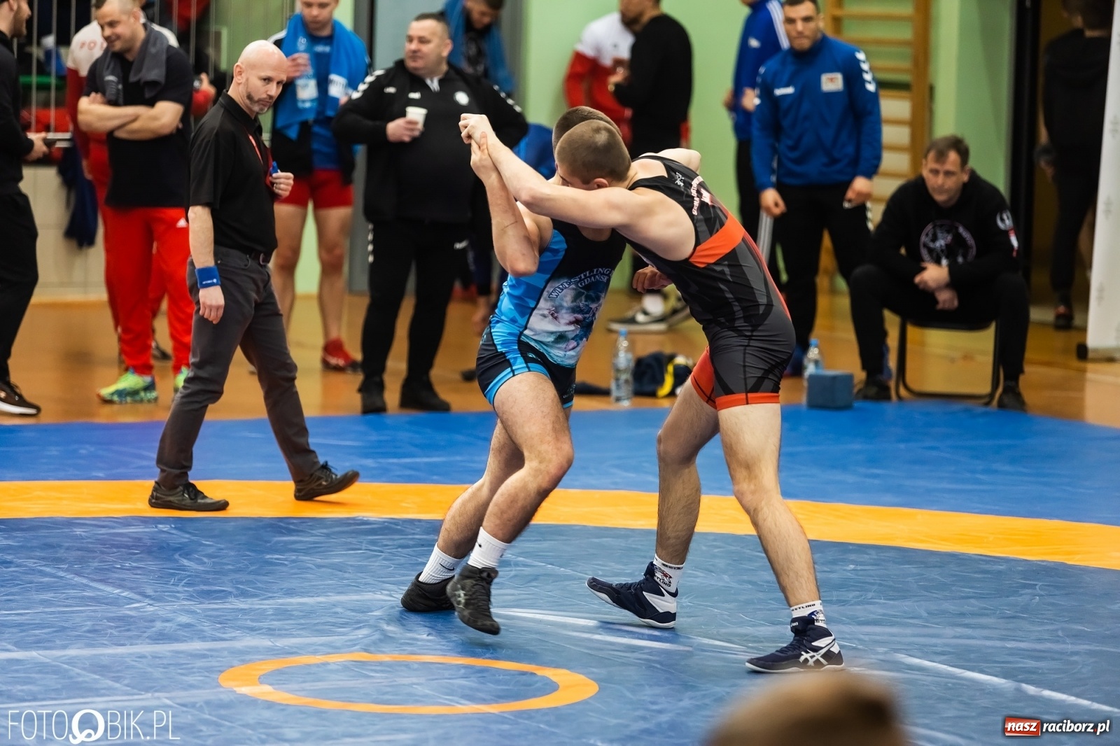 Zdjęcie w galerii na portalu naszraciborz.pl: W Arenie Rafako trwają Mistrzostwa Polski Juniorów w Zapasach wiadomości z regionu