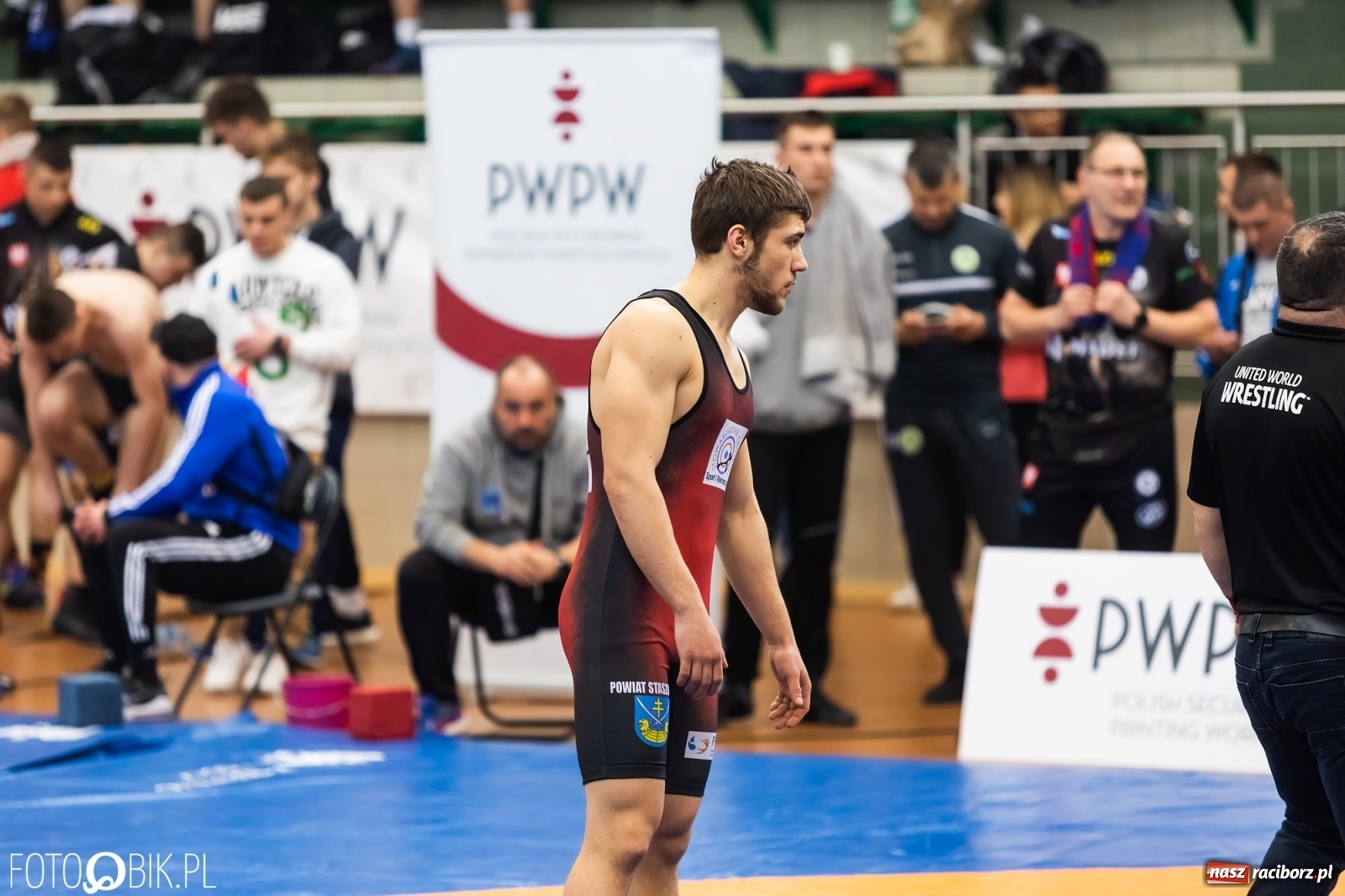Zdjęcie w galerii na portalu naszraciborz.pl: W Arenie Rafako trwają Mistrzostwa Polski Juniorów w Zapasach wiadomości z regionu