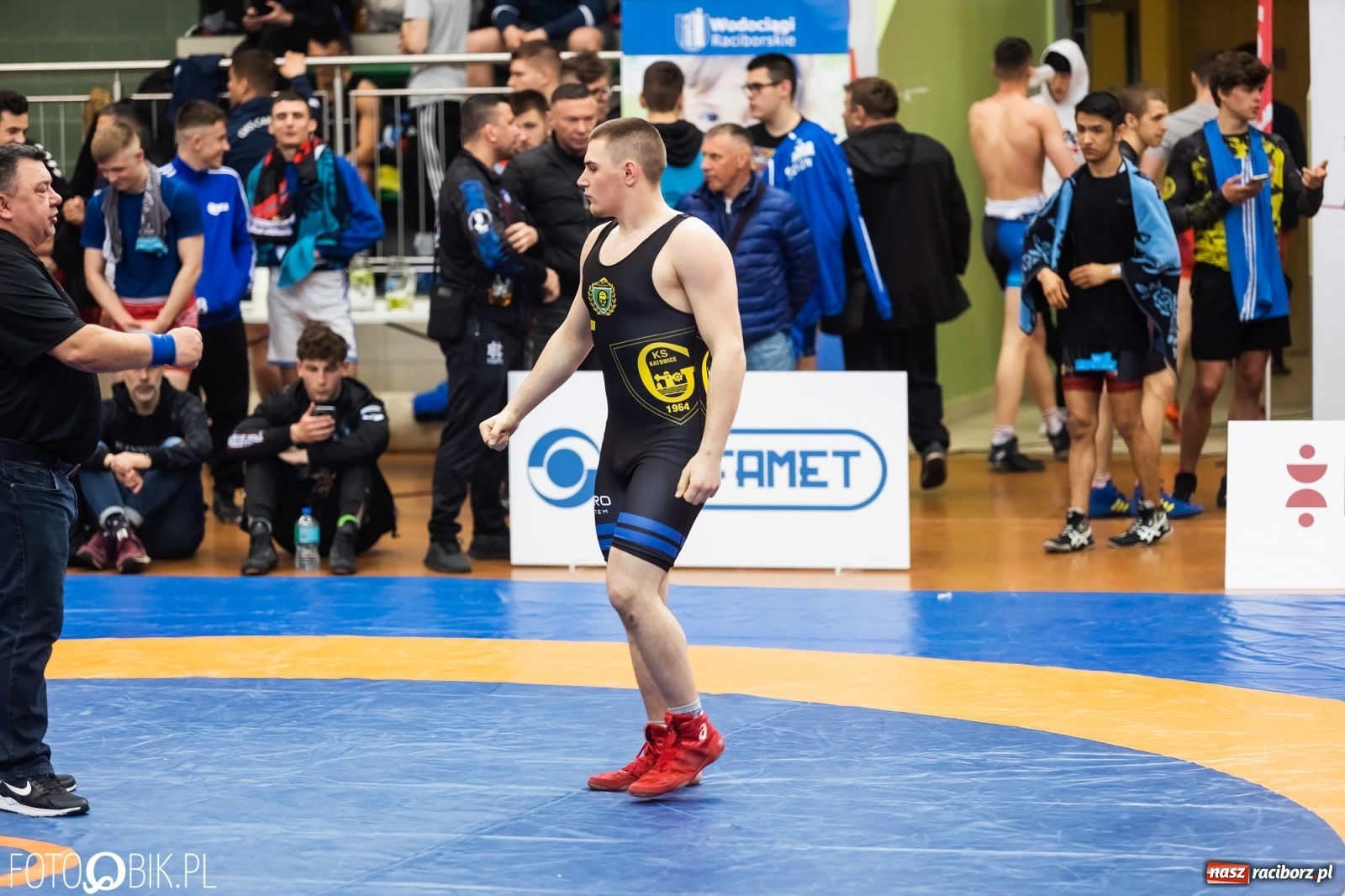 Zdjęcie w galerii na portalu naszraciborz.pl: W Arenie Rafako trwają Mistrzostwa Polski Juniorów w Zapasach wiadomości z regionu
