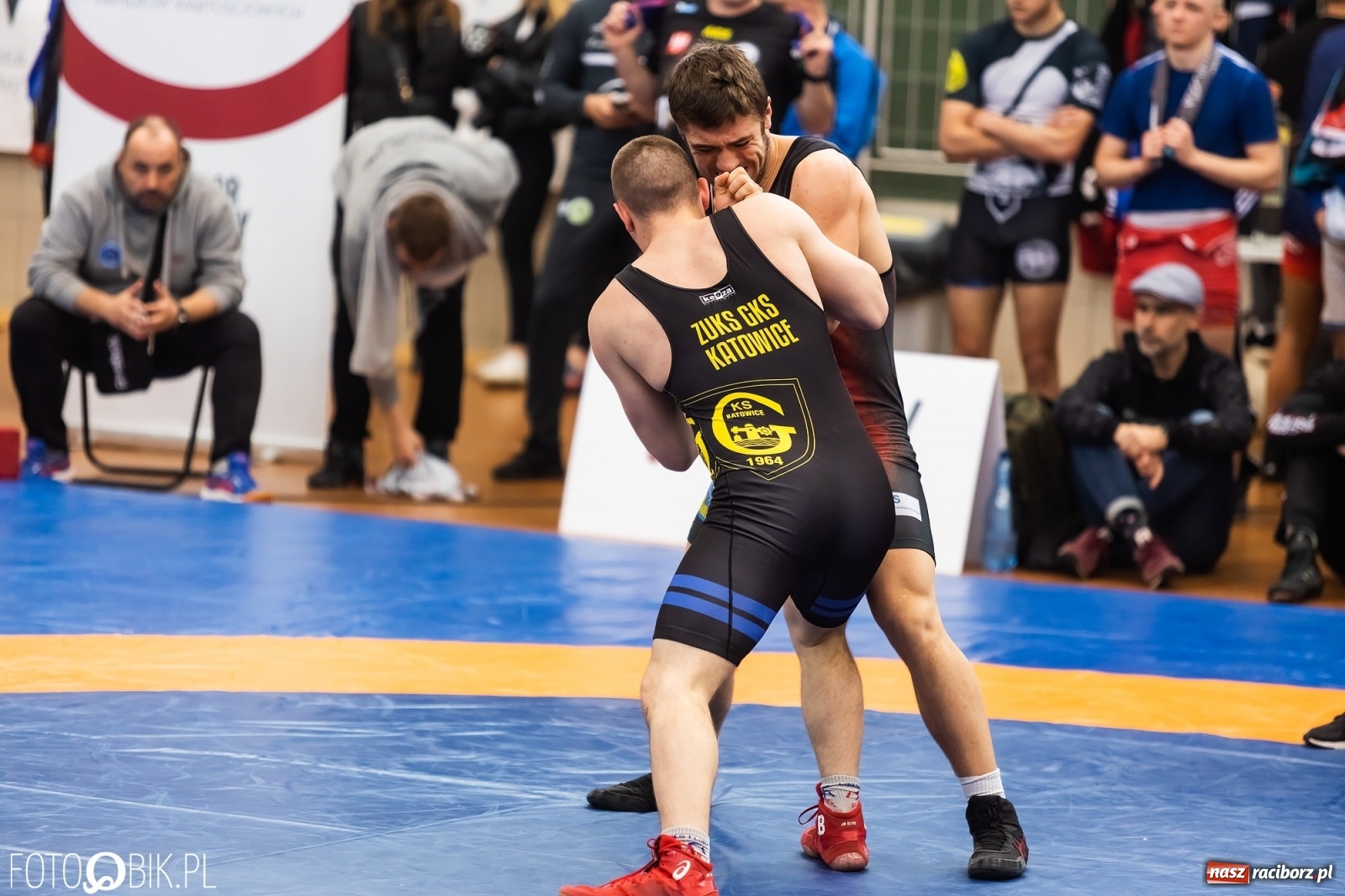 Zdjęcie w galerii na portalu naszraciborz.pl: W Arenie Rafako trwają Mistrzostwa Polski Juniorów w Zapasach wiadomości z regionu