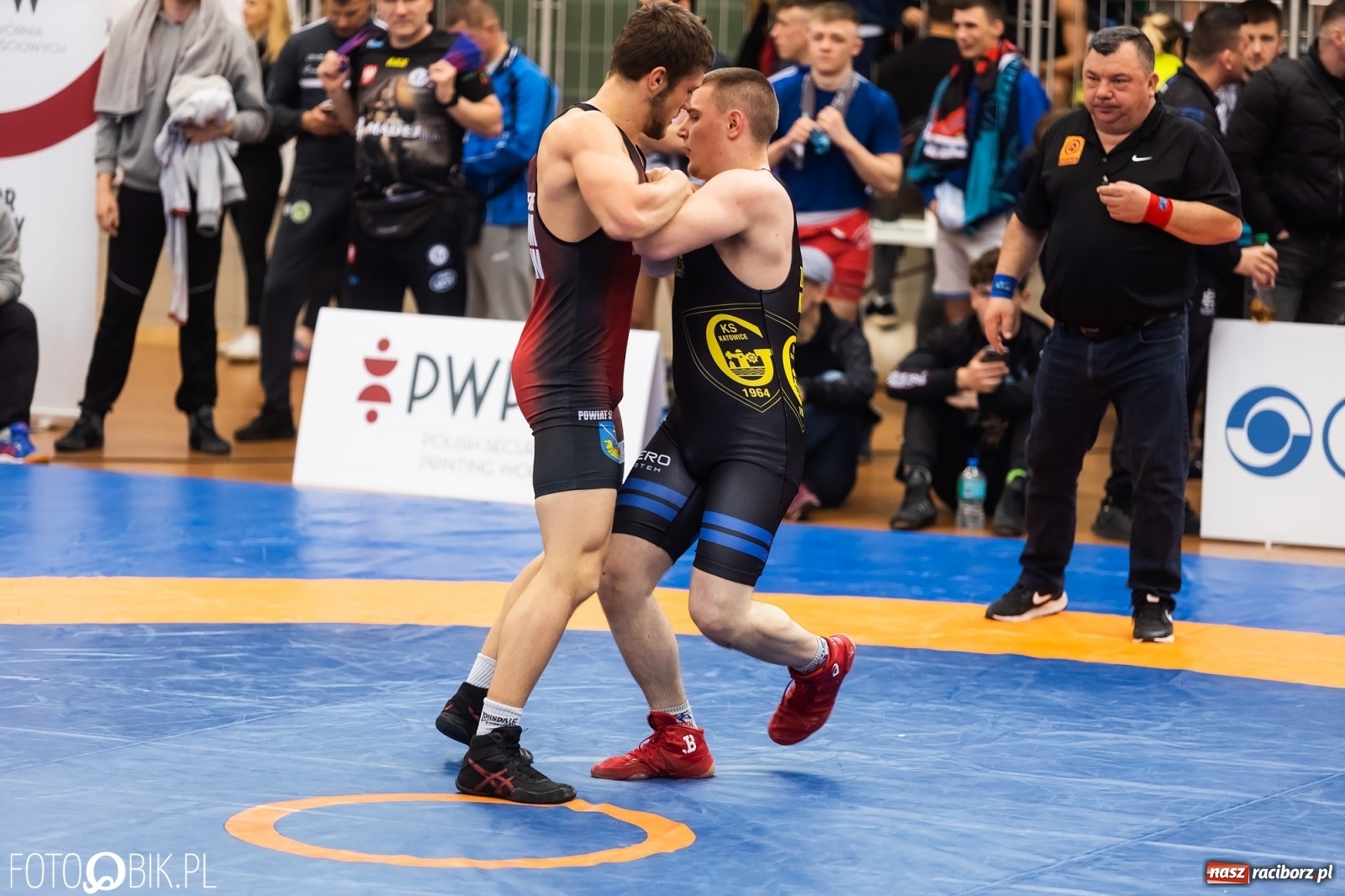Zdjęcie w galerii na portalu naszraciborz.pl: W Arenie Rafako trwają Mistrzostwa Polski Juniorów w Zapasach wiadomości z regionu