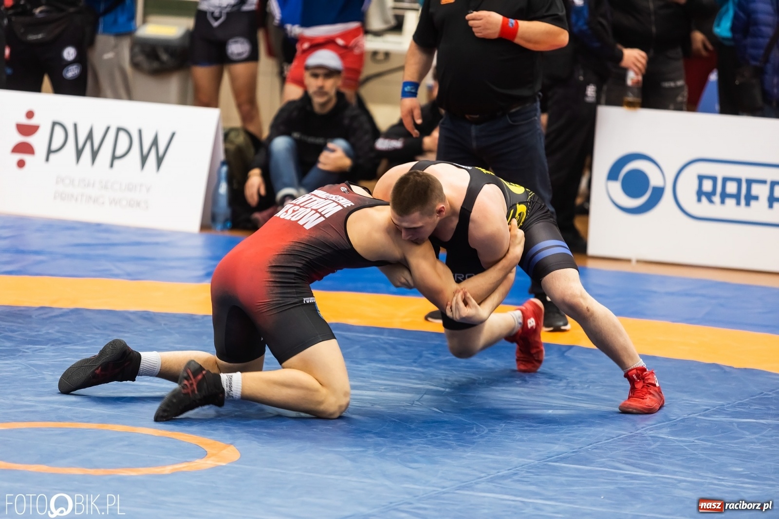 Zdjęcie w galerii na portalu naszraciborz.pl: W Arenie Rafako trwają Mistrzostwa Polski Juniorów w Zapasach wiadomości z regionu