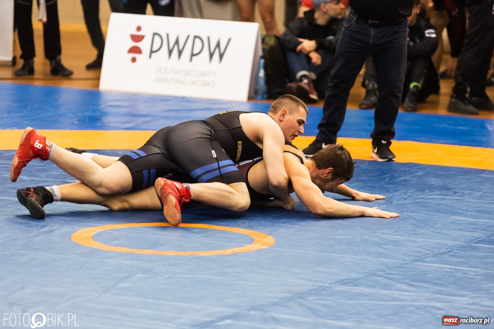 Zdjęcie w galerii na portalu naszraciborz.pl: W Arenie Rafako trwają Mistrzostwa Polski Juniorów w Zapasach wiadomości z regionu