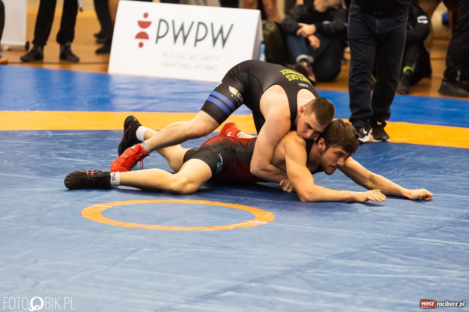Zdjęcie w galerii na portalu naszraciborz.pl: W Arenie Rafako trwają Mistrzostwa Polski Juniorów w Zapasach wiadomości z regionu