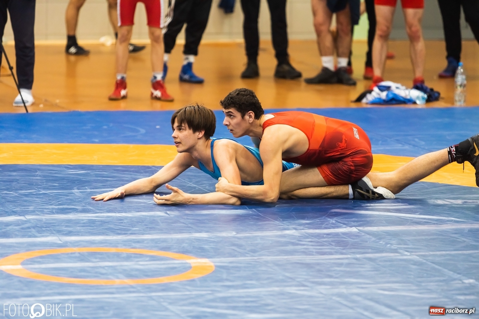 Zdjęcie w galerii na portalu naszraciborz.pl: W Arenie Rafako trwają Mistrzostwa Polski Juniorów w Zapasach wiadomości z regionu