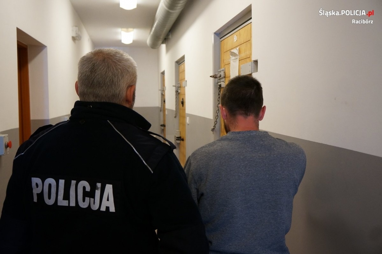 Zdjęcie w galerii na portalu naszraciborz.pl: Pobicie w mieszkaniu przy Łąkowej. Sprawcy zatrzymani [FOTO] wiadomości z regionu