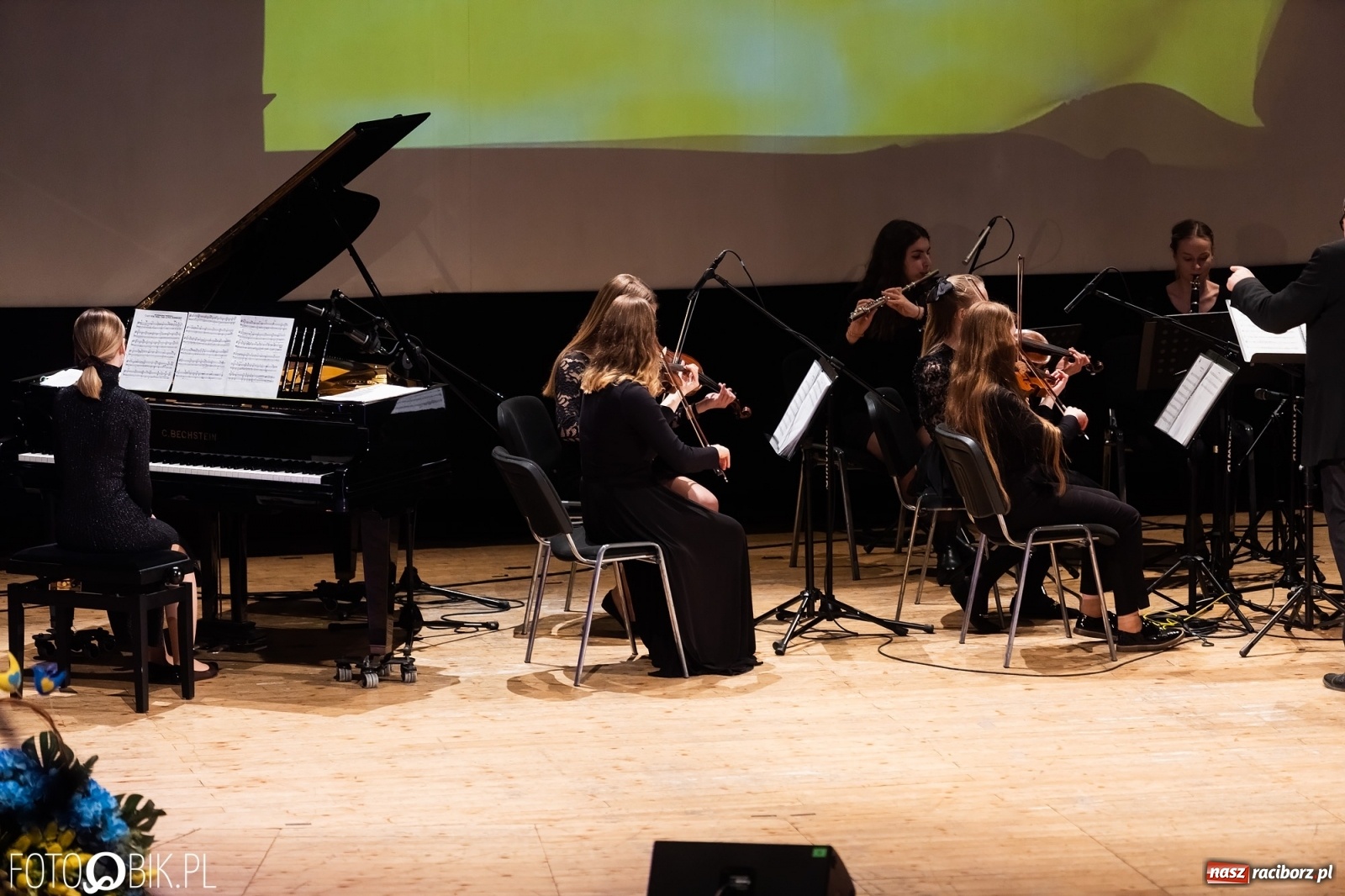 Zdjęcie w galerii na portalu naszraciborz.pl: Koncert dla Ukrainy w Raciborskim Centrum Kultury wiadomości z regionu