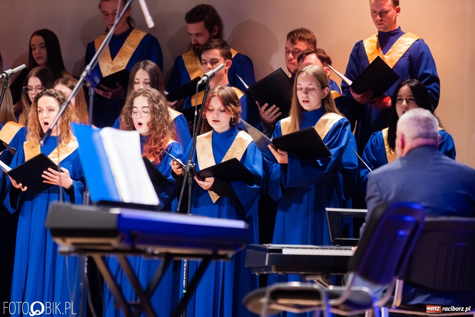 Zdjęcie w galerii na portalu naszraciborz.pl: Koncert dla Ukrainy w Raciborskim Centrum Kultury wiadomości z regionu