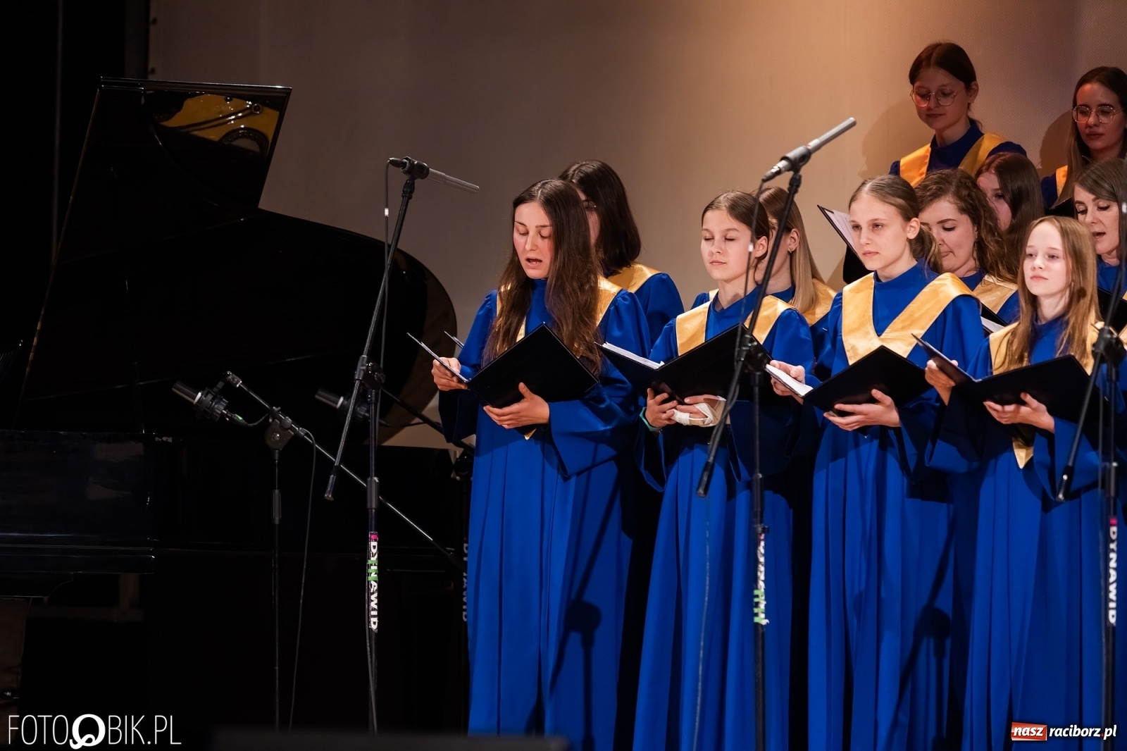 Zdjęcie w galerii na portalu naszraciborz.pl: Koncert dla Ukrainy w Raciborskim Centrum Kultury wiadomości z regionu