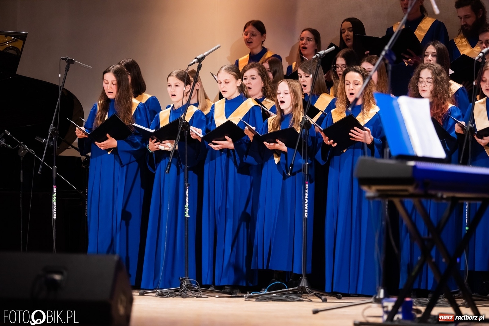 Zdjęcie w galerii na portalu naszraciborz.pl: Koncert dla Ukrainy w Raciborskim Centrum Kultury wiadomości z regionu