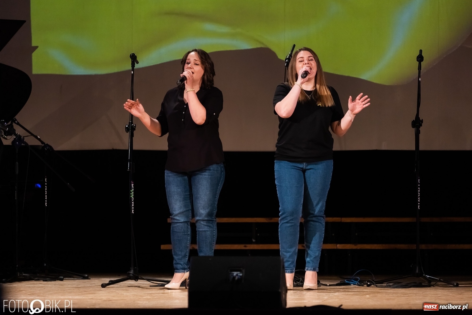 Zdjęcie w galerii na portalu naszraciborz.pl: Koncert dla Ukrainy w Raciborskim Centrum Kultury wiadomości z regionu