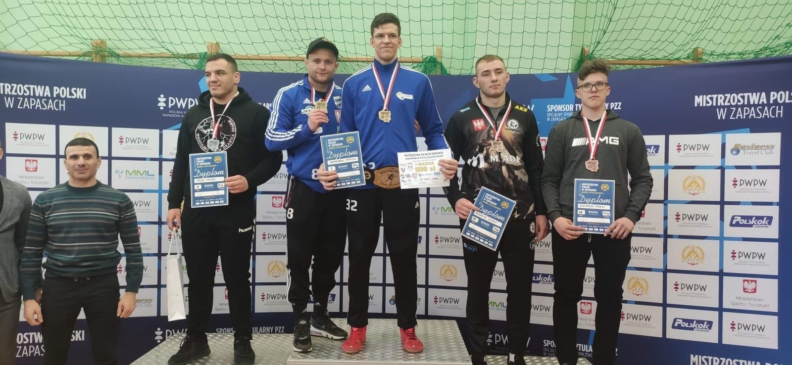 Zdjęcie w galerii na portalu naszraciborz.pl: Unia Racibórz wygrywa drużynowo zapaśniczy championat juniorów wiadomości z regionu