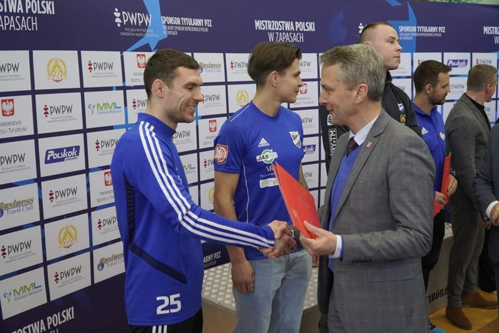 Zdjęcie w galerii na portalu naszraciborz.pl: Unia Racibórz wygrywa drużynowo zapaśniczy championat juniorów wiadomości z regionu