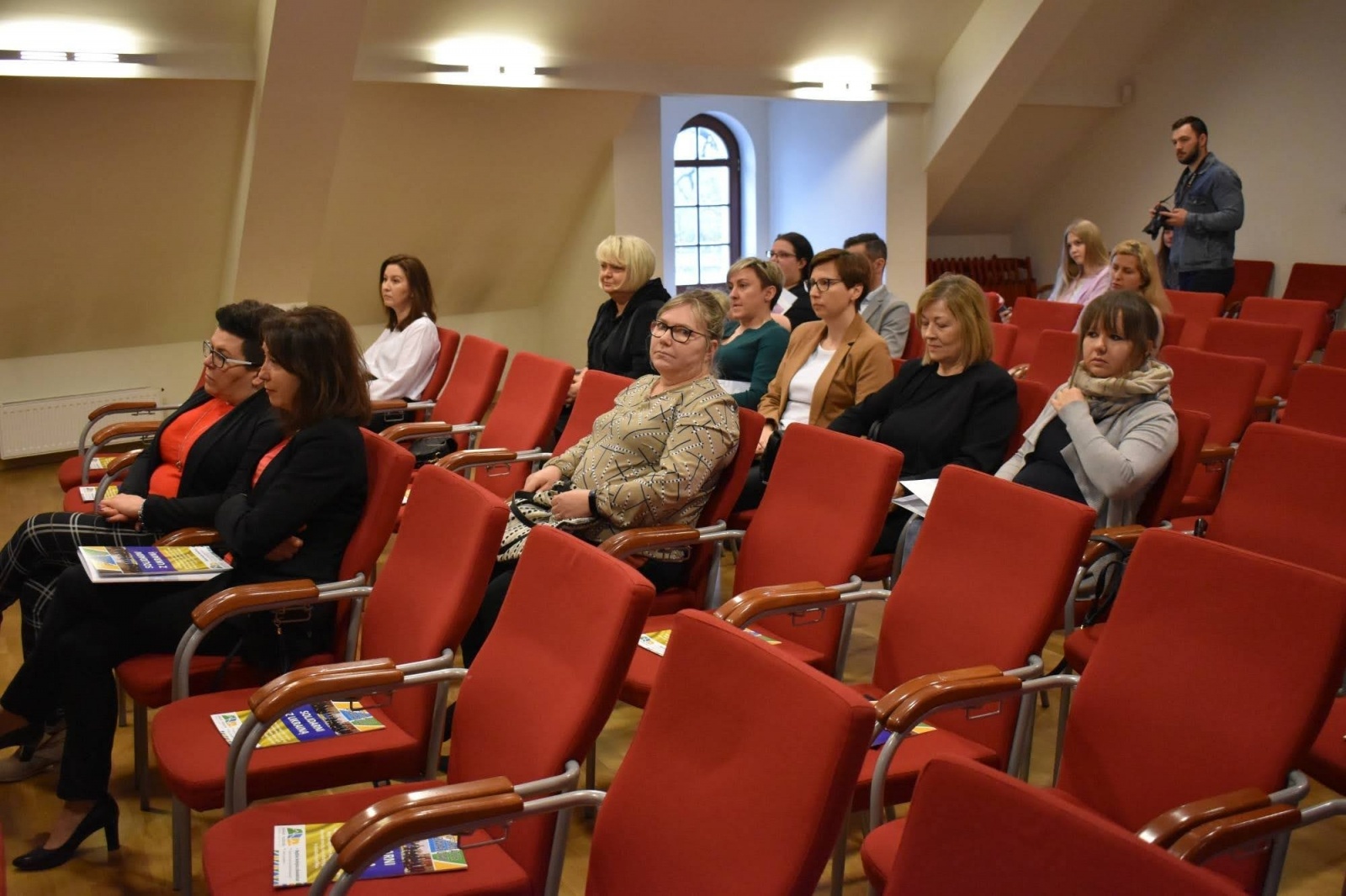 Zdjęcie w galerii na portalu naszraciborz.pl: Na zamku odbyła się konferencja pt. Niewidzialni - sytuacja dorosłych osób z niepełnosprawnością wiadomości z regionu