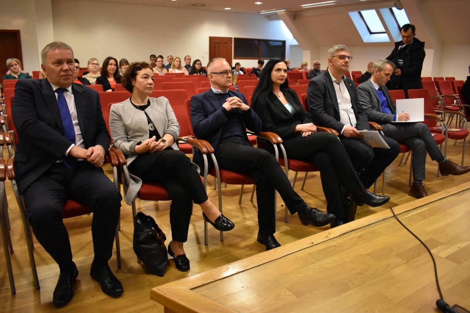 Zdjęcie w galerii na portalu naszraciborz.pl: Na zamku odbyła się konferencja pt. Niewidzialni - sytuacja dorosłych osób z niepełnosprawnością wiadomości z regionu