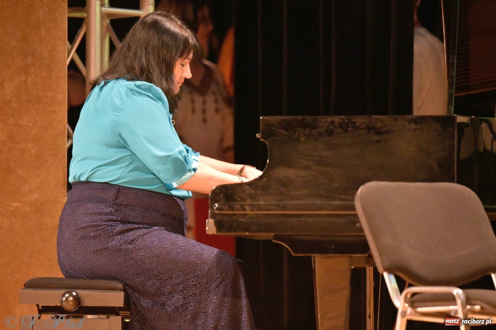 Zdjęcie w galerii na portalu naszraciborz.pl: Koncert dla Ukrainy i trwająca nadal zbiórka ze Stowarzyszeniem Pokolenie wiadomości z regionu