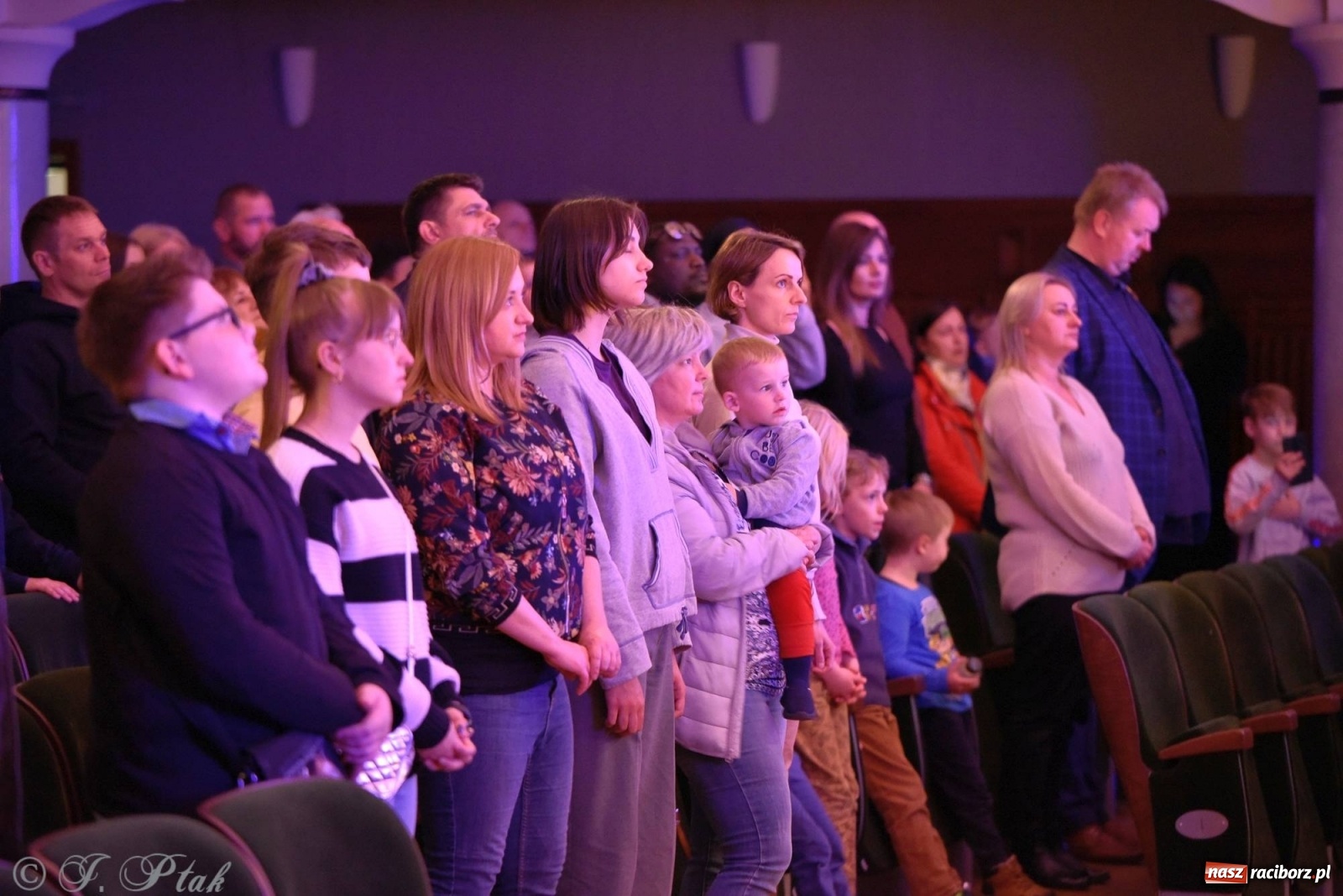 Zdjęcie w galerii na portalu naszraciborz.pl: Koncert dla Ukrainy i trwająca nadal zbiórka ze Stowarzyszeniem Pokolenie wiadomości z regionu