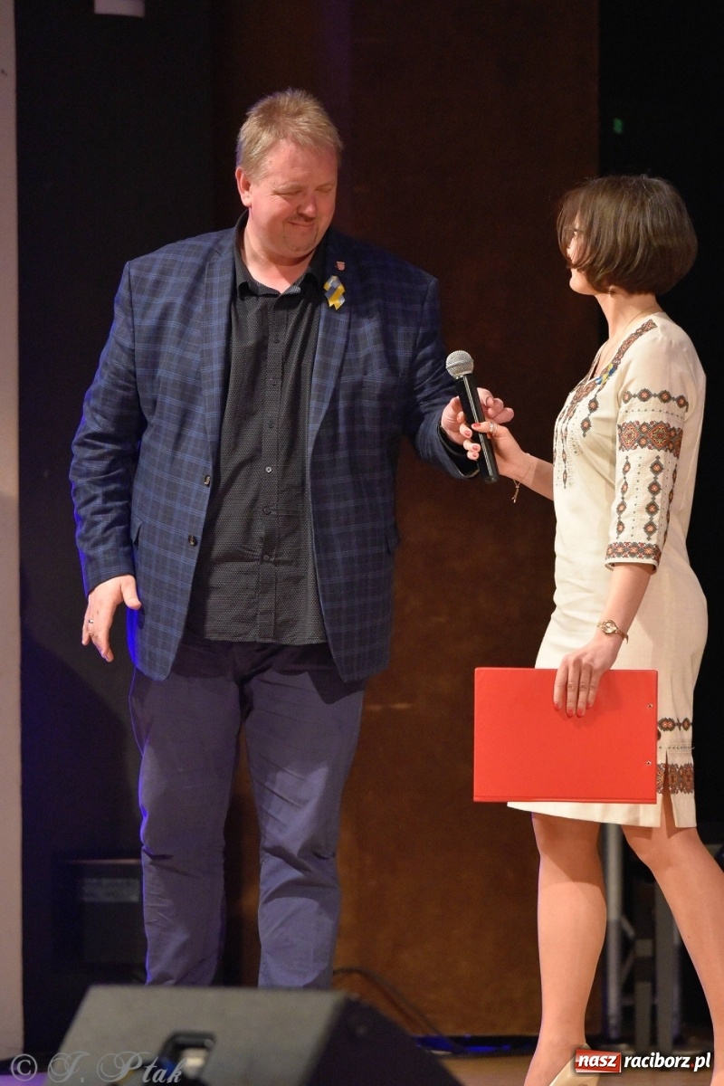 Zdjęcie w galerii na portalu naszraciborz.pl: Koncert dla Ukrainy i trwająca nadal zbiórka ze Stowarzyszeniem Pokolenie wiadomości z regionu