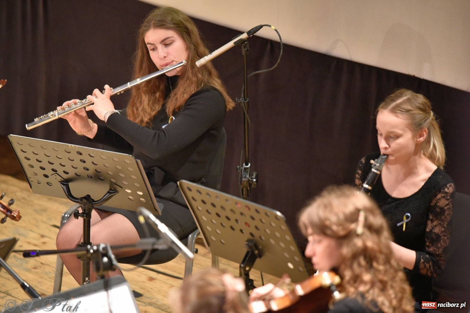 Zdjęcie w galerii na portalu naszraciborz.pl: Koncert dla Ukrainy i trwająca nadal zbiórka ze Stowarzyszeniem Pokolenie wiadomości z regionu