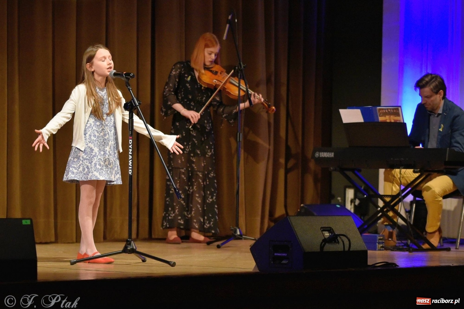 Zdjęcie w galerii na portalu naszraciborz.pl: Koncert dla Ukrainy i trwająca nadal zbiórka ze Stowarzyszeniem Pokolenie wiadomości z regionu