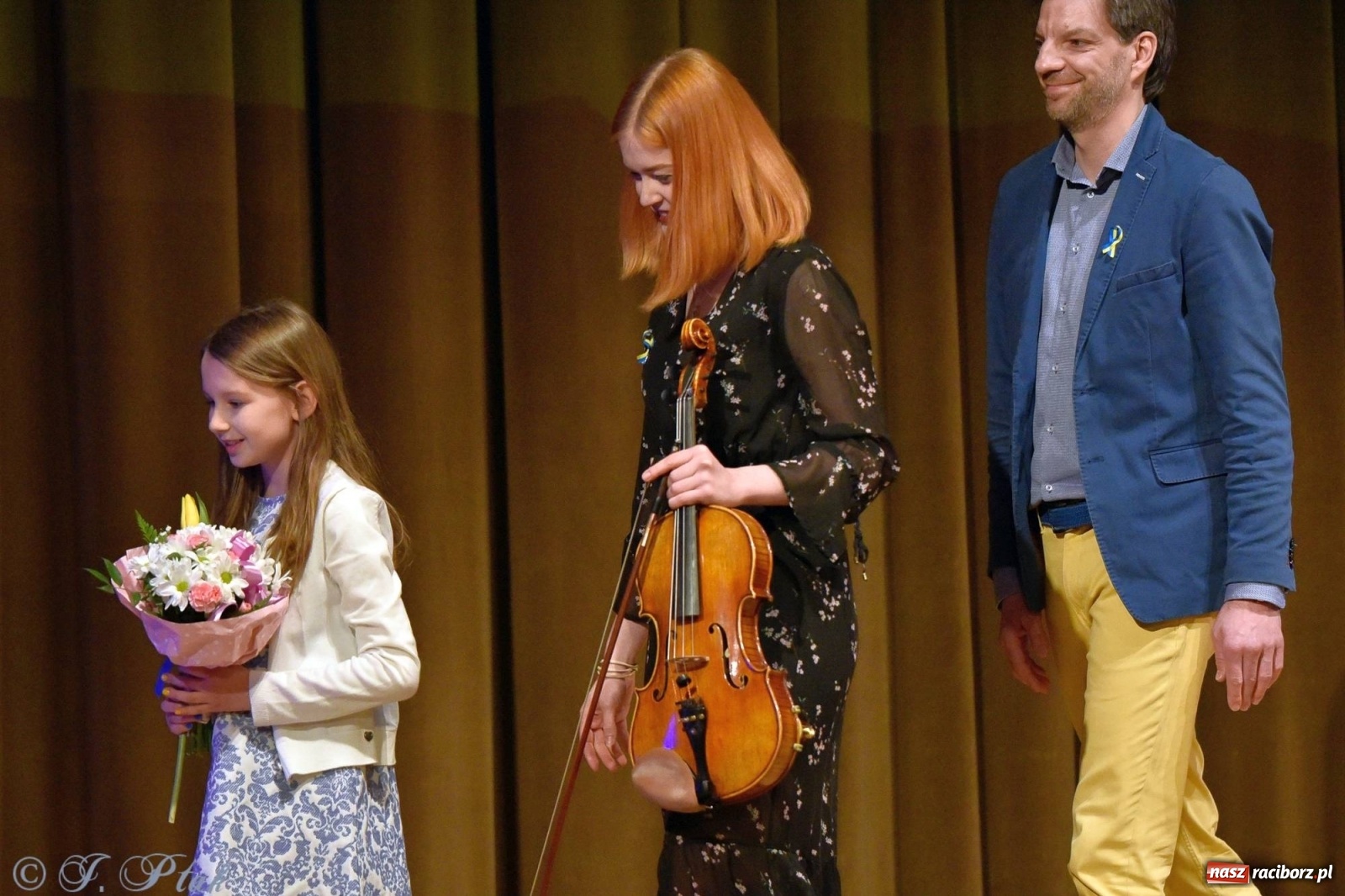 Zdjęcie w galerii na portalu naszraciborz.pl: Koncert dla Ukrainy i trwająca nadal zbiórka ze Stowarzyszeniem Pokolenie wiadomości z regionu