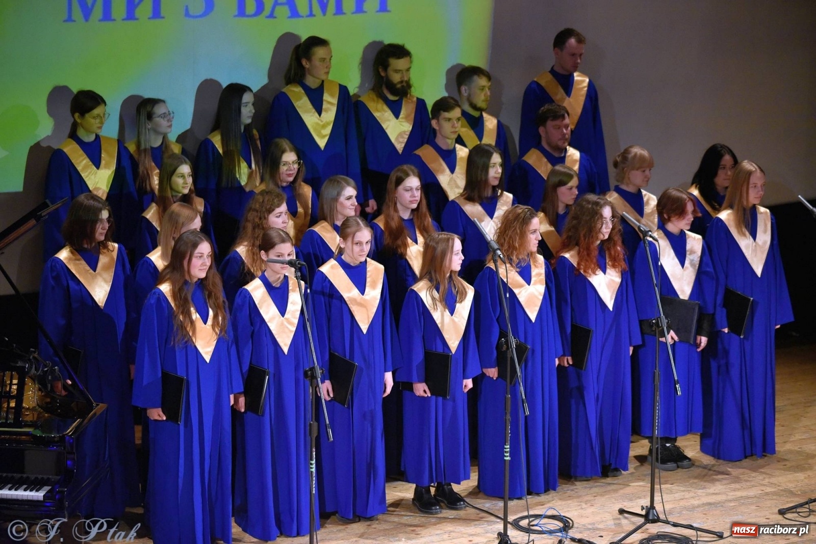 Zdjęcie w galerii na portalu naszraciborz.pl: Koncert dla Ukrainy i trwająca nadal zbiórka ze Stowarzyszeniem Pokolenie wiadomości z regionu