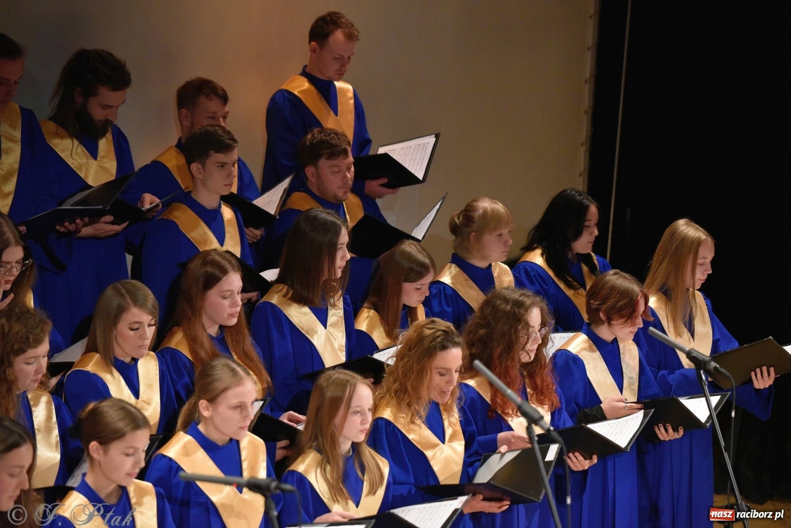 Zdjęcie w galerii na portalu naszraciborz.pl: Koncert dla Ukrainy i trwająca nadal zbiórka ze Stowarzyszeniem Pokolenie wiadomości z regionu