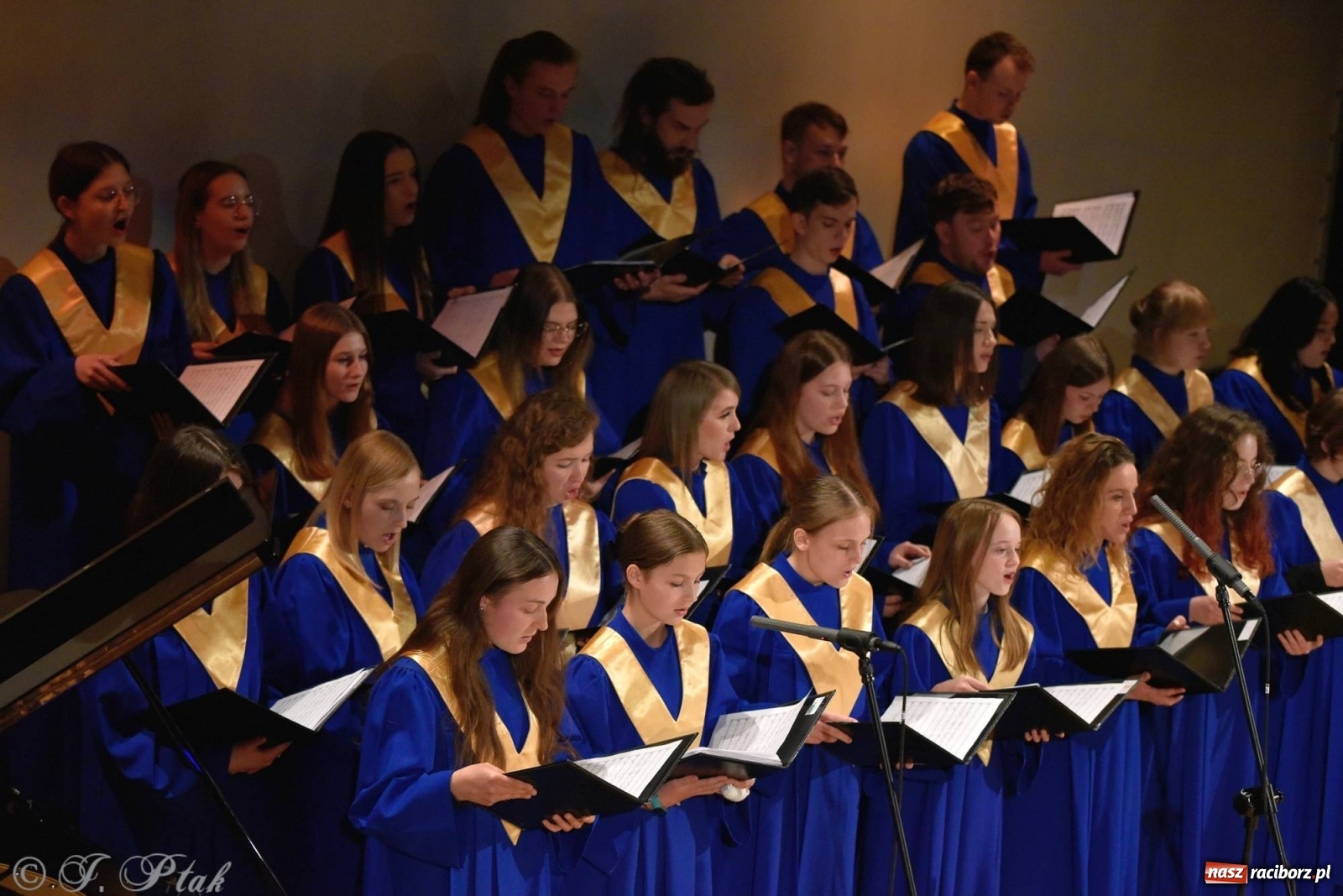 Zdjęcie w galerii na portalu naszraciborz.pl: Koncert dla Ukrainy i trwająca nadal zbiórka ze Stowarzyszeniem Pokolenie wiadomości z regionu