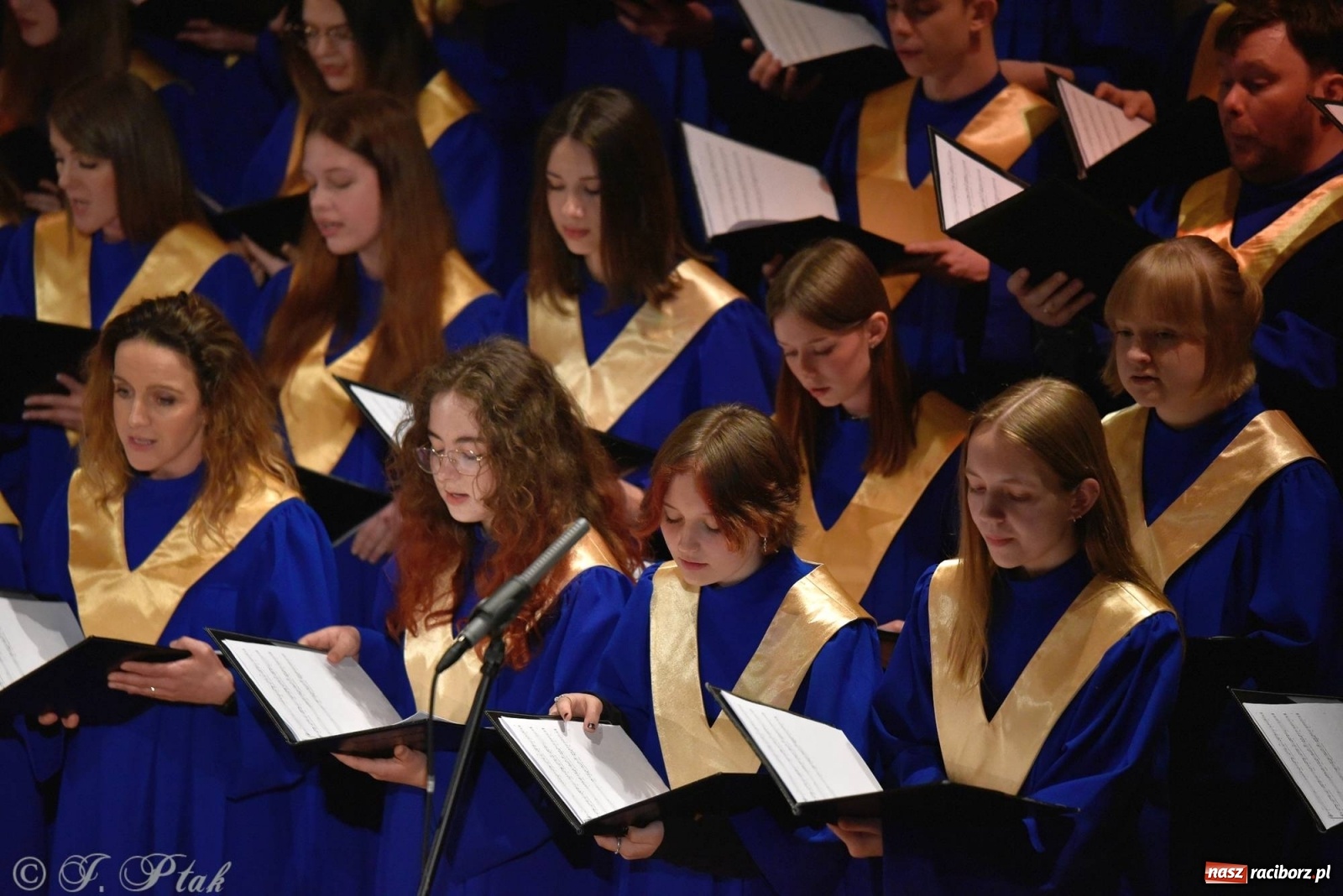 Zdjęcie w galerii na portalu naszraciborz.pl: Koncert dla Ukrainy i trwająca nadal zbiórka ze Stowarzyszeniem Pokolenie wiadomości z regionu