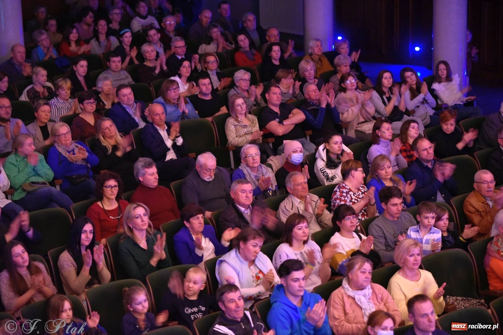 Zdjęcie w galerii na portalu naszraciborz.pl: Koncert dla Ukrainy i trwająca nadal zbiórka ze Stowarzyszeniem Pokolenie wiadomości z regionu