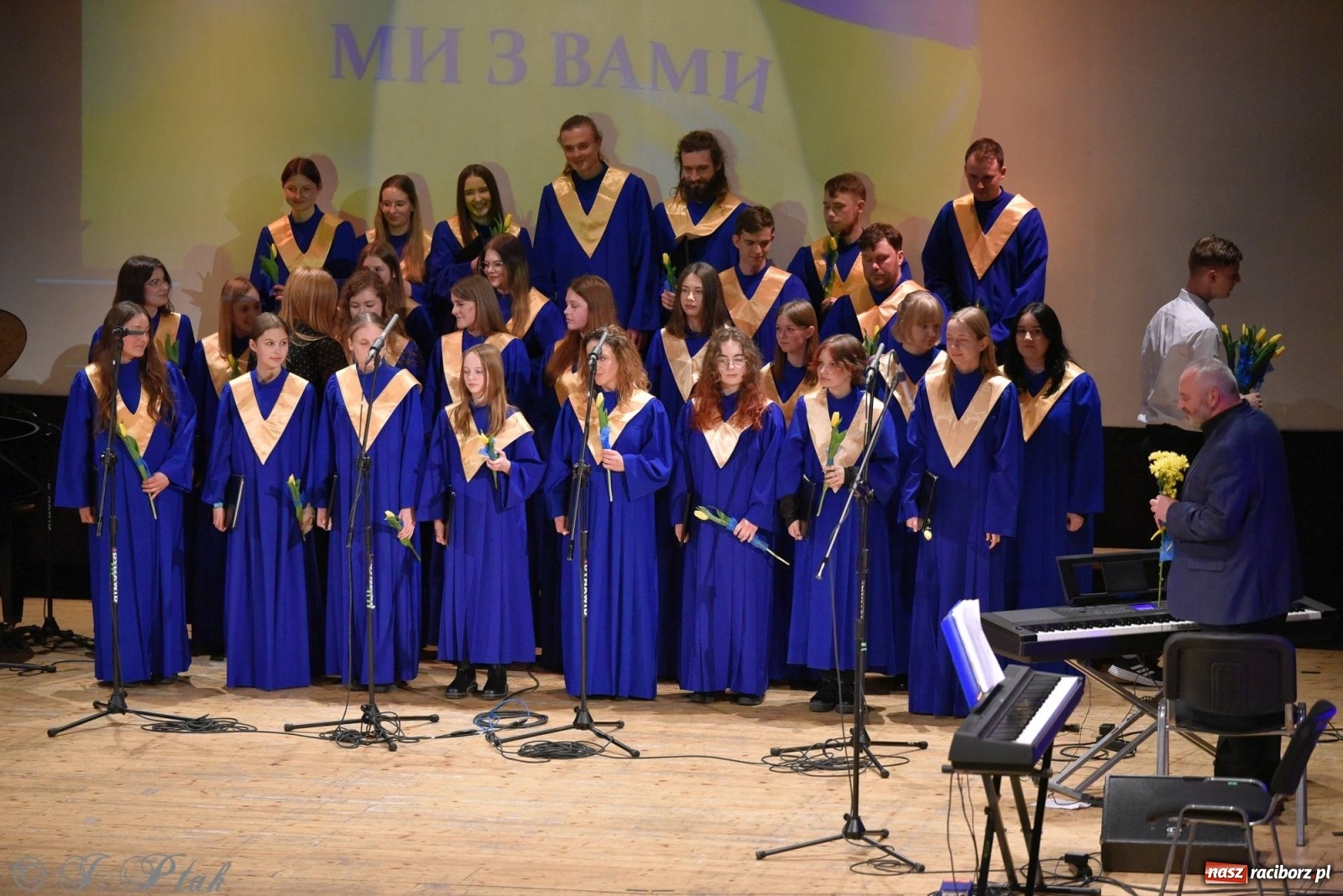 Zdjęcie w galerii na portalu naszraciborz.pl: Koncert dla Ukrainy i trwająca nadal zbiórka ze Stowarzyszeniem Pokolenie wiadomości z regionu