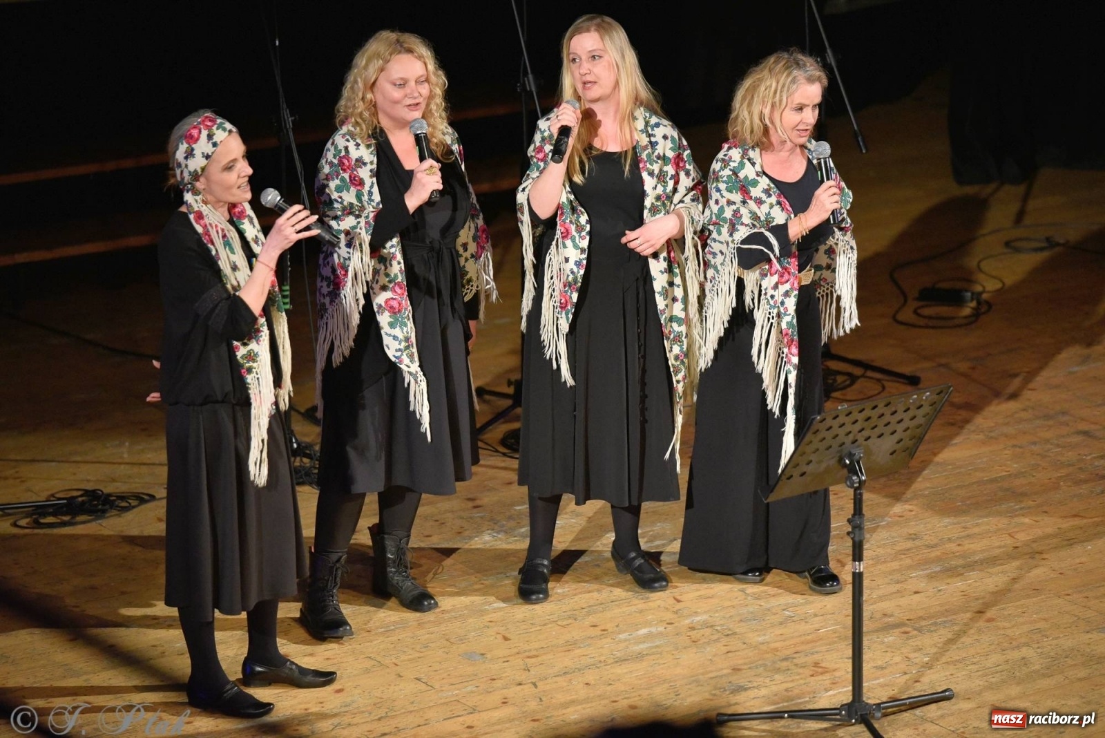 Zdjęcie w galerii na portalu naszraciborz.pl: Koncert dla Ukrainy i trwająca nadal zbiórka ze Stowarzyszeniem Pokolenie wiadomości z regionu