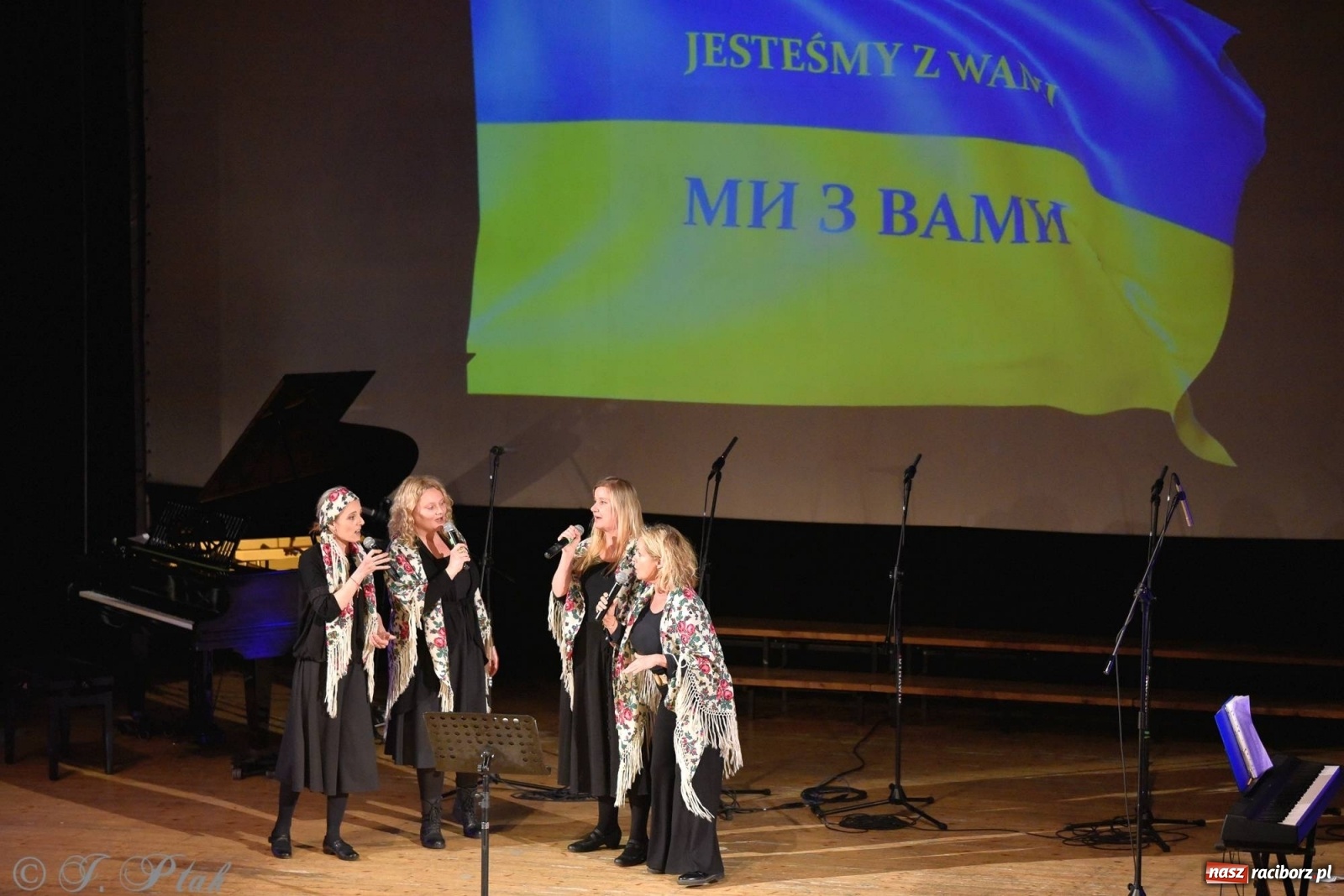 Zdjęcie w galerii na portalu naszraciborz.pl: Koncert dla Ukrainy i trwająca nadal zbiórka ze Stowarzyszeniem Pokolenie wiadomości z regionu