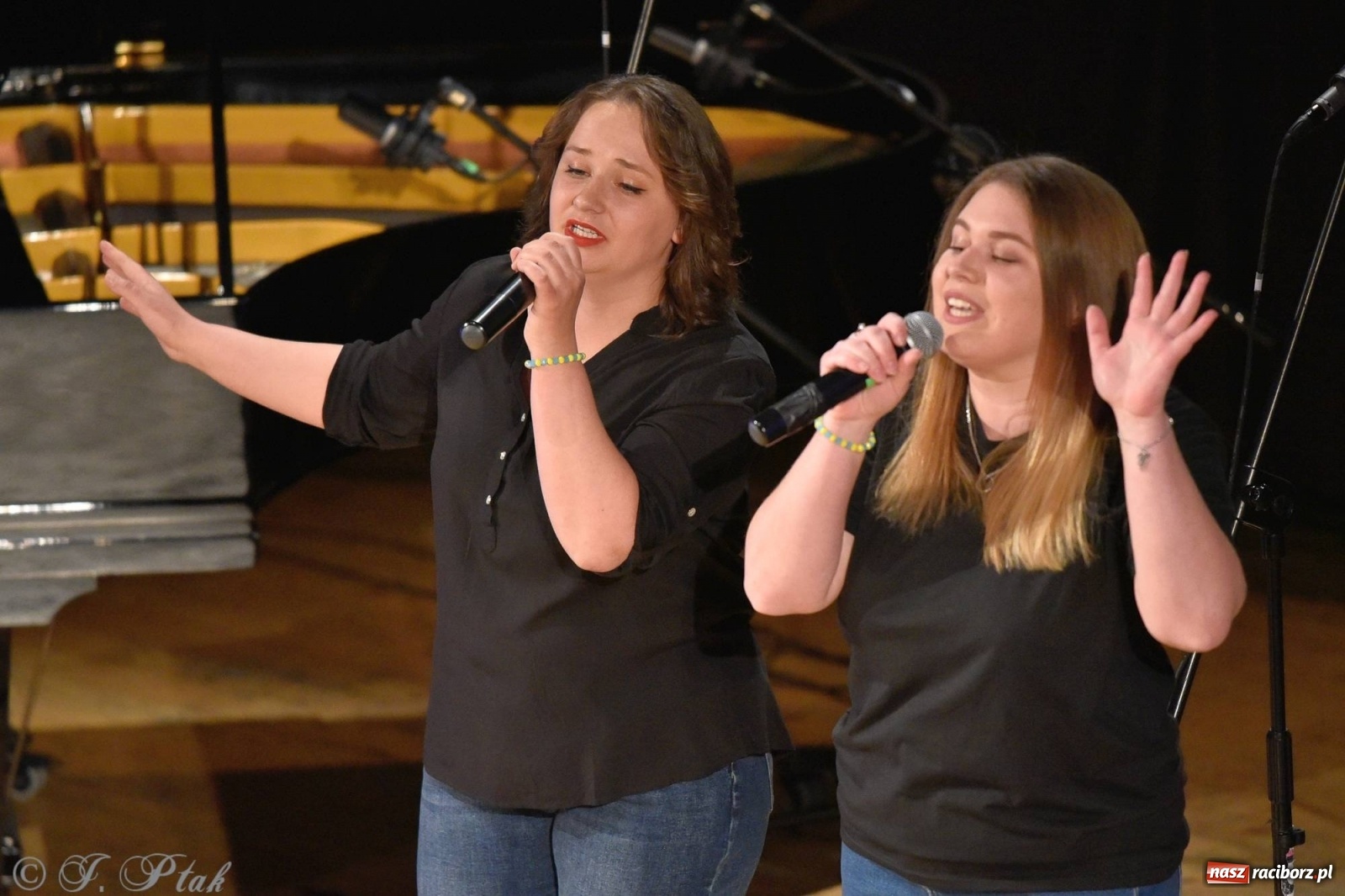 Zdjęcie w galerii na portalu naszraciborz.pl: Koncert dla Ukrainy i trwająca nadal zbiórka ze Stowarzyszeniem Pokolenie wiadomości z regionu