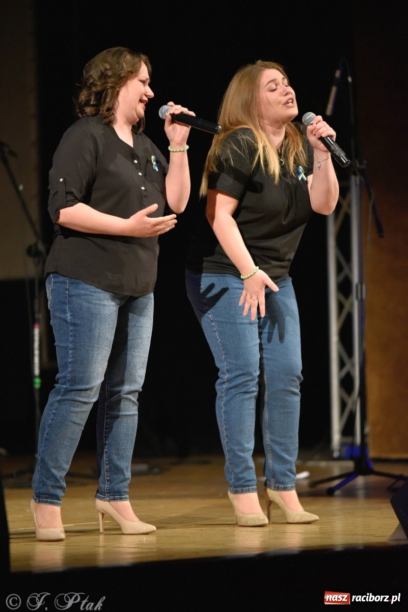 Zdjęcie w galerii na portalu naszraciborz.pl: Koncert dla Ukrainy i trwająca nadal zbiórka ze Stowarzyszeniem Pokolenie wiadomości z regionu