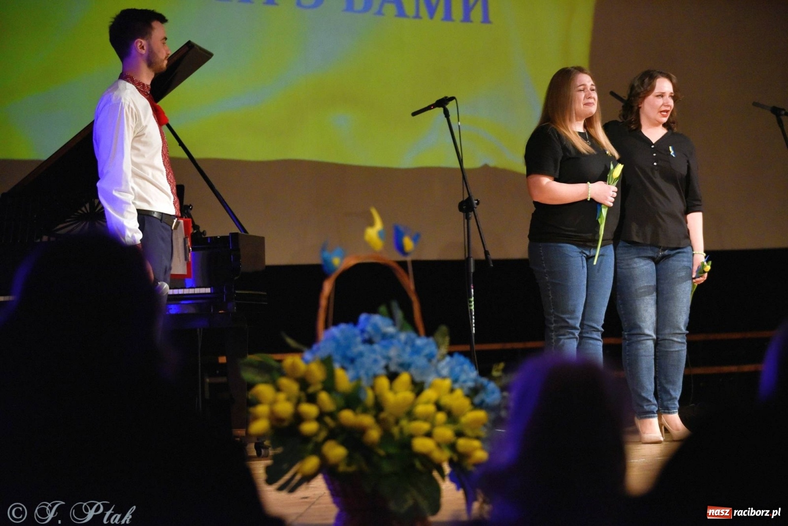 Zdjęcie w galerii na portalu naszraciborz.pl: Koncert dla Ukrainy i trwająca nadal zbiórka ze Stowarzyszeniem Pokolenie wiadomości z regionu