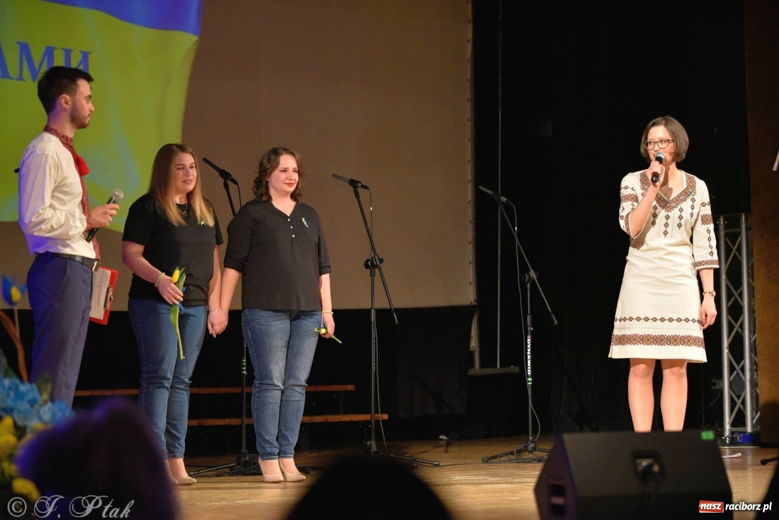 Zdjęcie w galerii na portalu naszraciborz.pl: Koncert dla Ukrainy i trwająca nadal zbiórka ze Stowarzyszeniem Pokolenie wiadomości z regionu